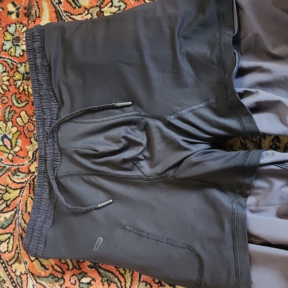 Lululemon Men's Shorts With Liner S - Picture 6 of 11